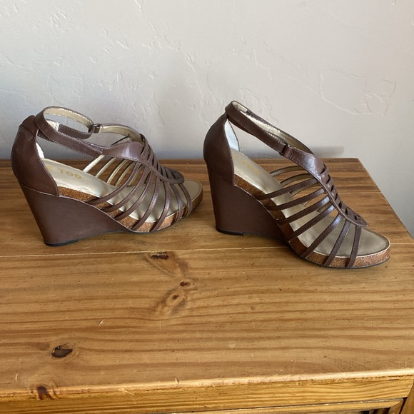 Me Too brown sandals wedges - Picture 2 of 9